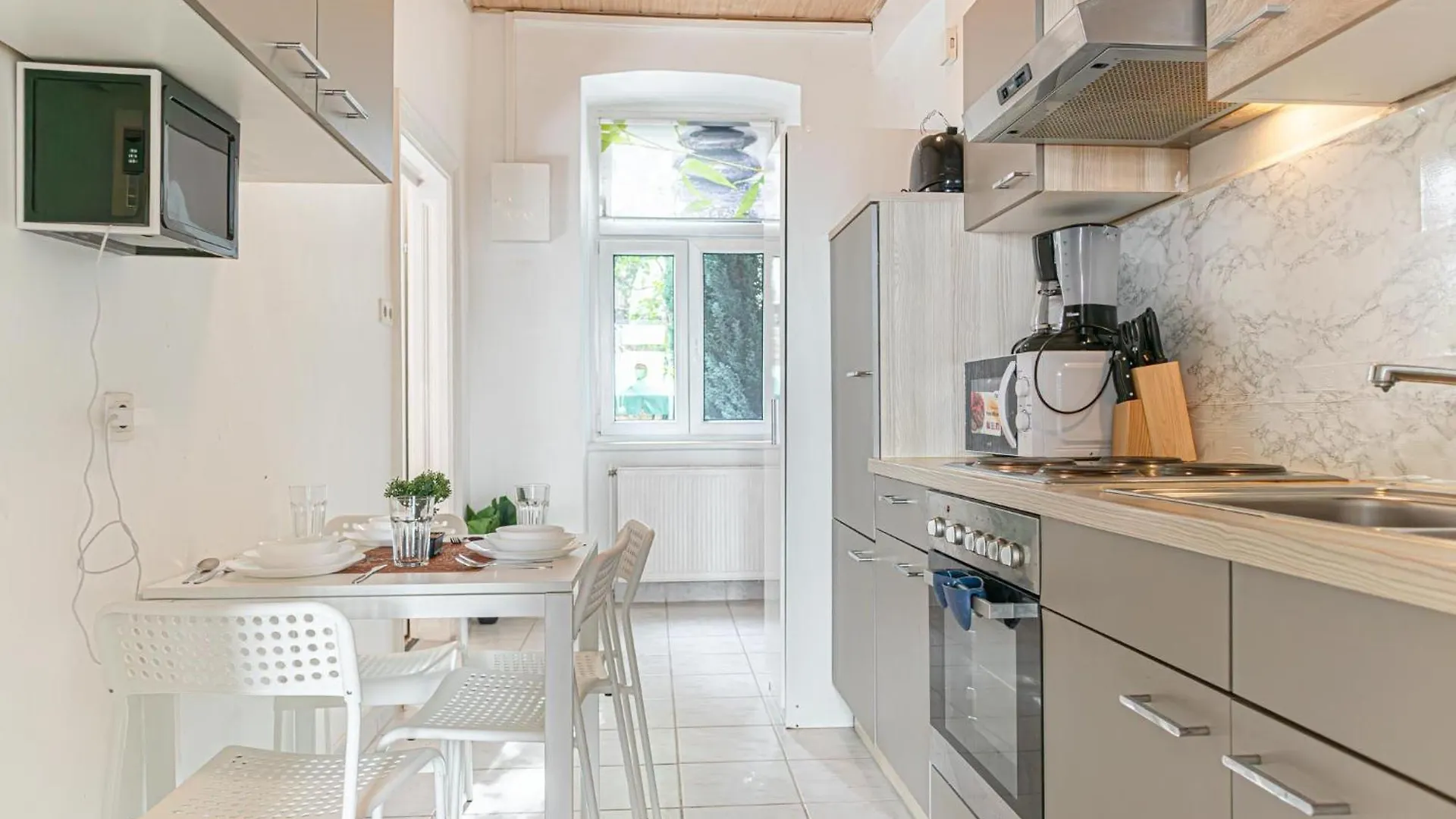 Friendly 2Br Apt-Near U6 Station Am Schoepfwerk Wiedeń 0*,  Austria